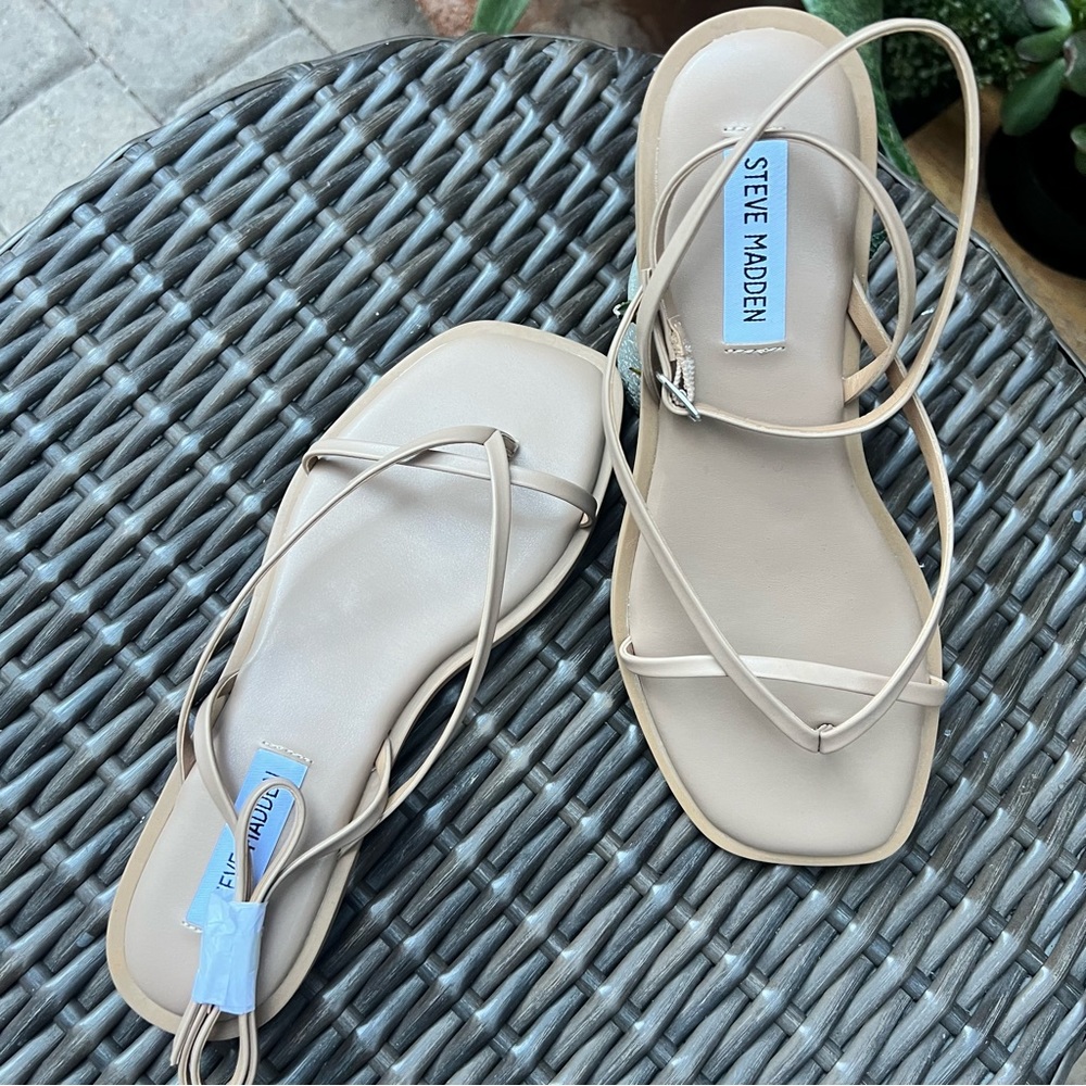 Steve Madden Nude Flat Sandals - Picture 5 of 9